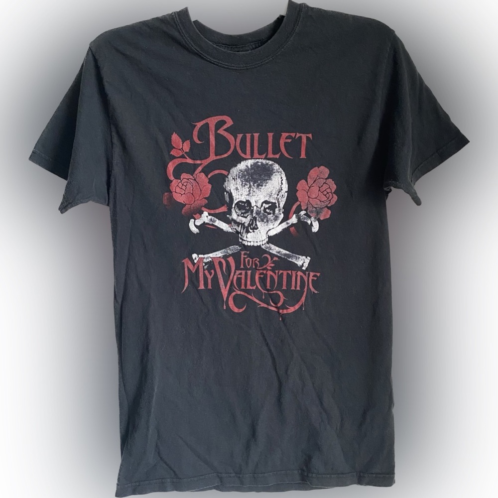 Retro Y2K Bullet for my Valentine band tee Skull and Crossbones Hot Topic Size S